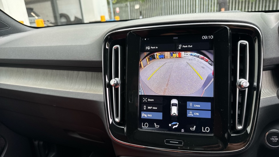Volvo XC40 2.0 T5 Inscription Pro 5dr AWD Geartronic Petrol Estate - Image 30