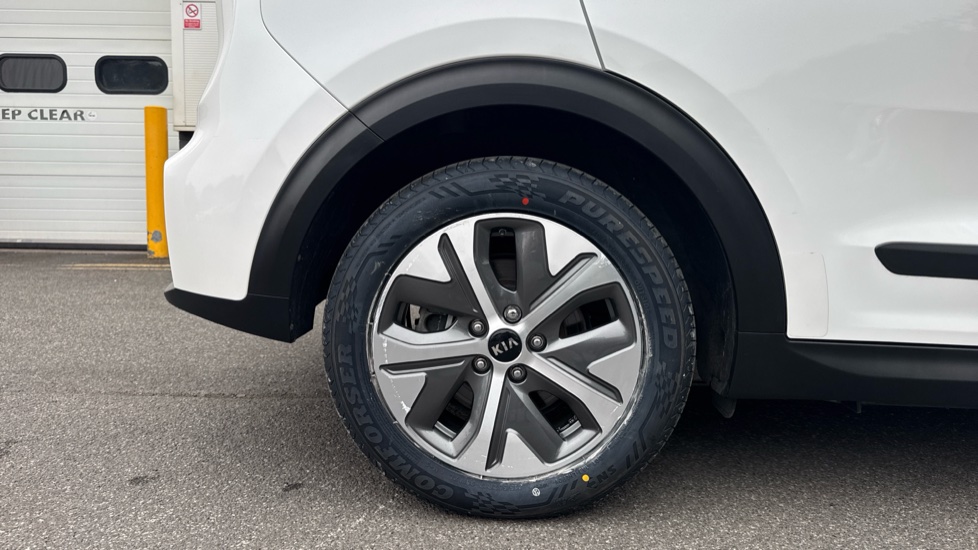 Kia E-Niro 100kW 2 39kWh 5dr Auto Electric Estate - Image 7