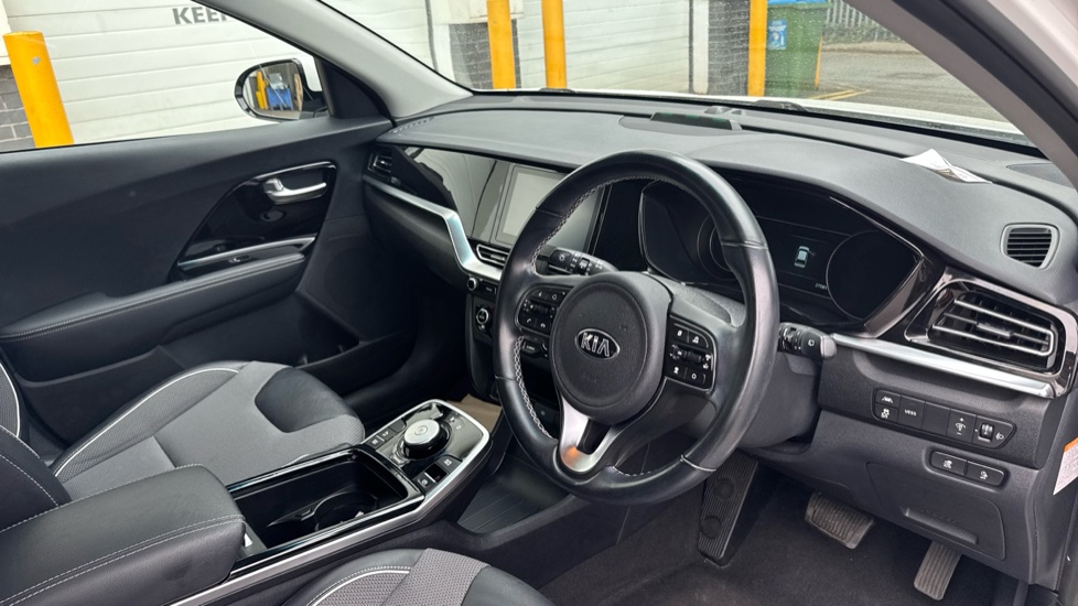 Kia E-Niro 100kW 2 39kWh 5dr Auto Electric Estate - Image 11