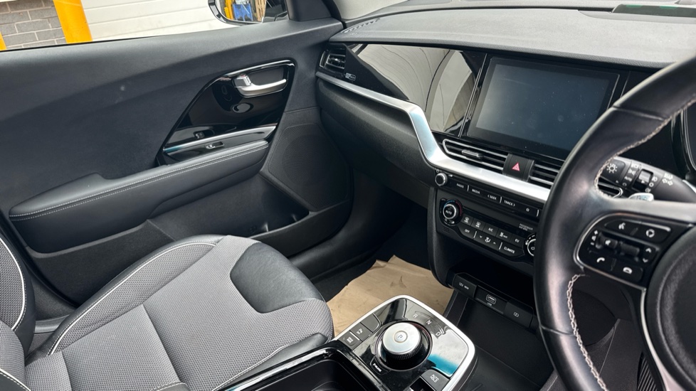 Kia E-Niro 100kW 2 39kWh 5dr Auto Electric Estate - Image 14