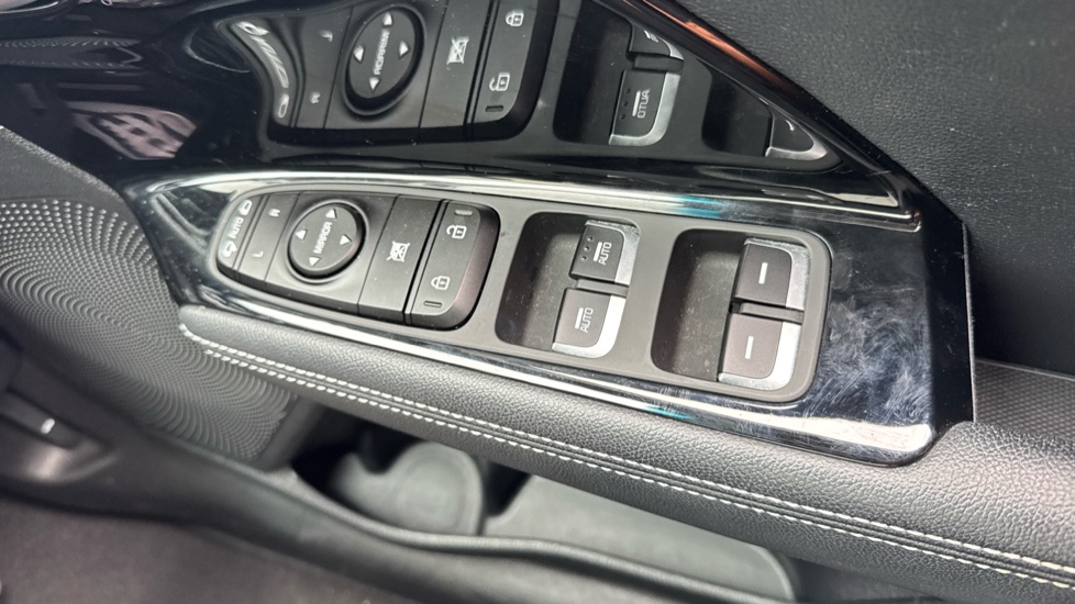 Kia E-Niro 100kW 2 39kWh 5dr Auto Electric Estate - Image 24