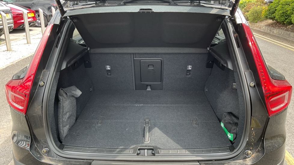 Volvo XC40 2.0 B4P Plus Black Edition 5dr Auto Petrol Estate - Image 4