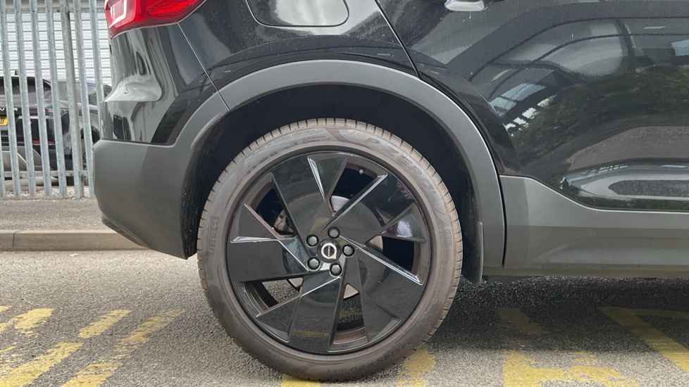 Volvo XC40 2.0 B4P Plus Black Edition 5dr Auto Petrol Estate - Image 7