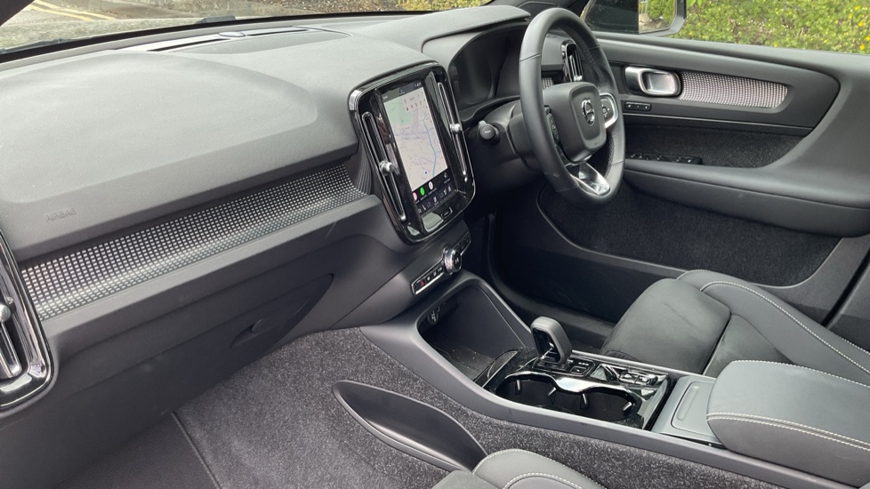 Volvo XC40 2.0 B4P Plus Black Edition 5dr Auto Petrol Estate - Image 9