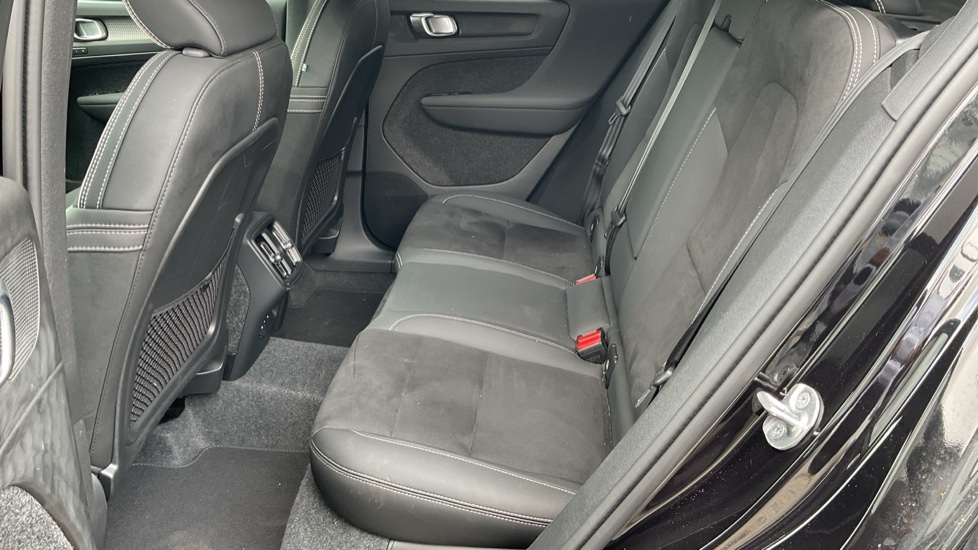 Volvo XC40 2.0 B4P Plus Black Edition 5dr Auto Petrol Estate - Image 16