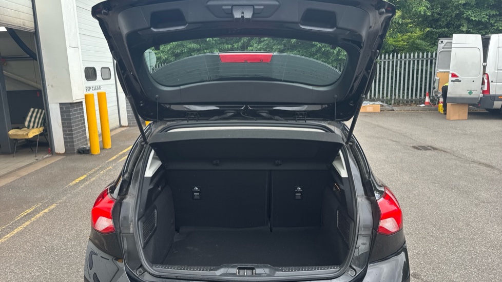 Ford Focus 1.0 EcoBoost 125 Titanium 5dr Petrol Hatchback - Image 4