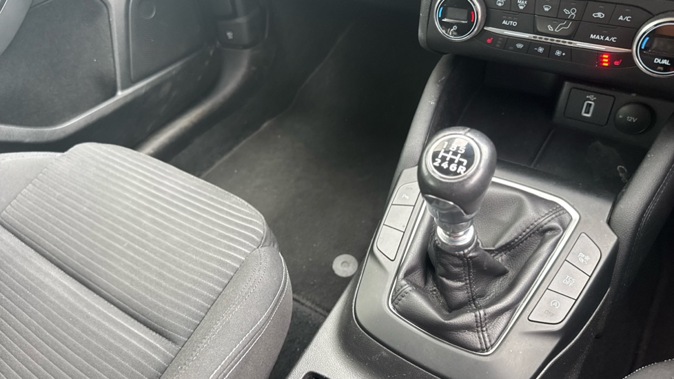 Ford Focus 1.0 EcoBoost 125 Titanium 5dr Petrol Hatchback - Image 13