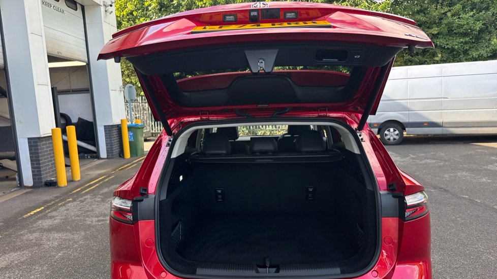 MG HS 1.5 T-GDI Trophy 5dr Petrol Hatchback - Image 4