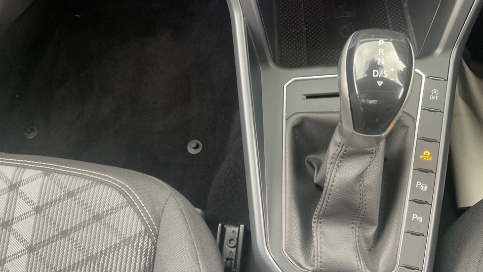 Volkswagen Taigo 1.0 TSI 115 R-Line 5dr DSG Petrol Hatchback - Image 30