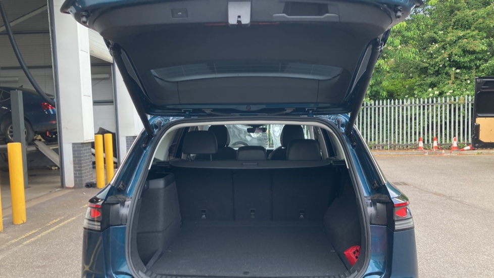 Volkswagen Tayron 1.5 TSI eHybrid Elegance 5dr DSG6 Estate - Image 4