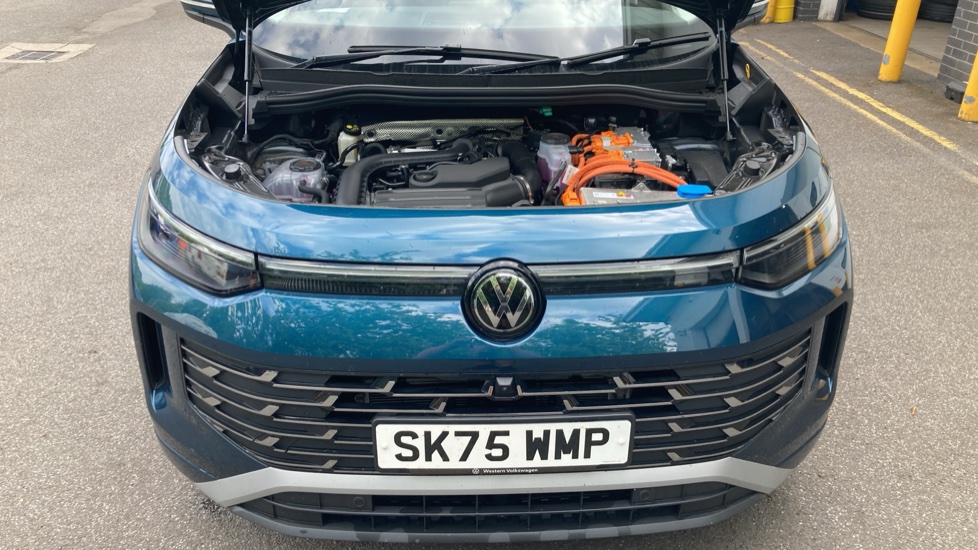 Volkswagen Tayron 1.5 TSI eHybrid Elegance 5dr DSG6 Estate - Image 8
