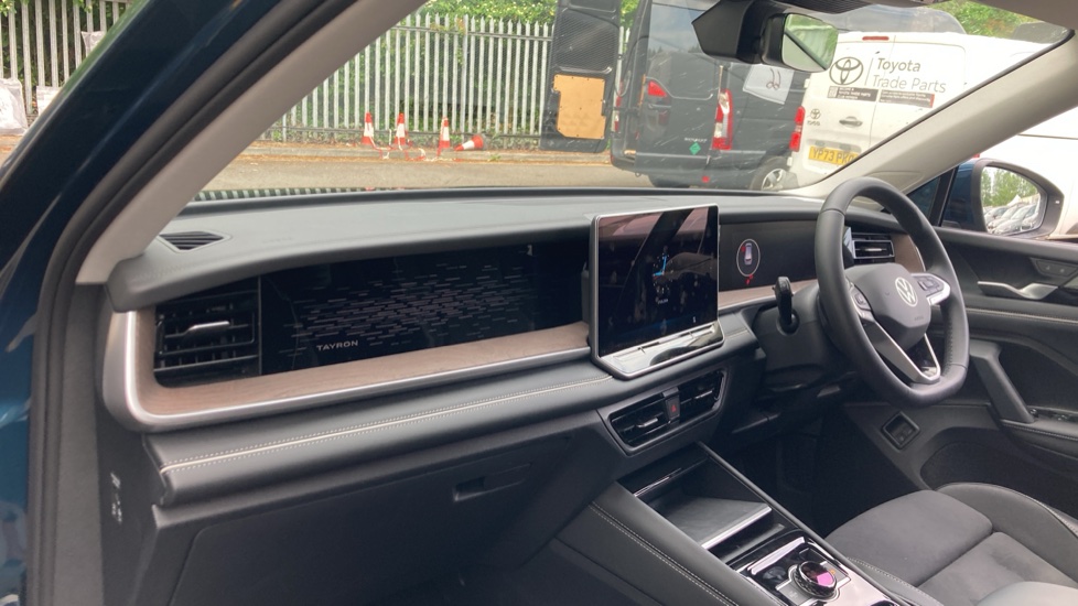 Volkswagen Tayron 1.5 TSI eHybrid Elegance 5dr DSG6 Estate - Image 9