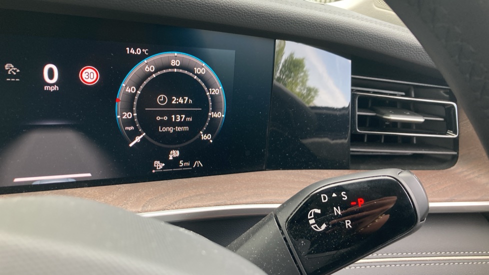 Volkswagen Tayron 1.5 TSI eHybrid Elegance 5dr DSG6 Estate - Image 13
