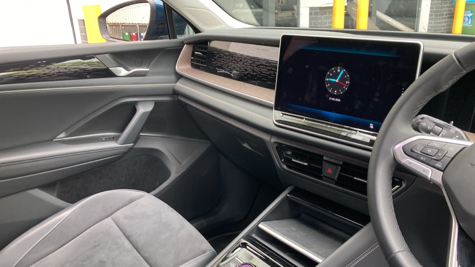 Volkswagen Tayron 1.5 TSI eHybrid Elegance 5dr DSG6 Estate - Image 14