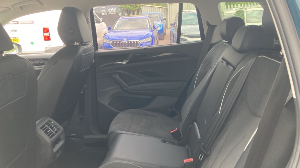 Volkswagen Tayron 1.5 TSI eHybrid Elegance 5dr DSG6 Estate - Image 16