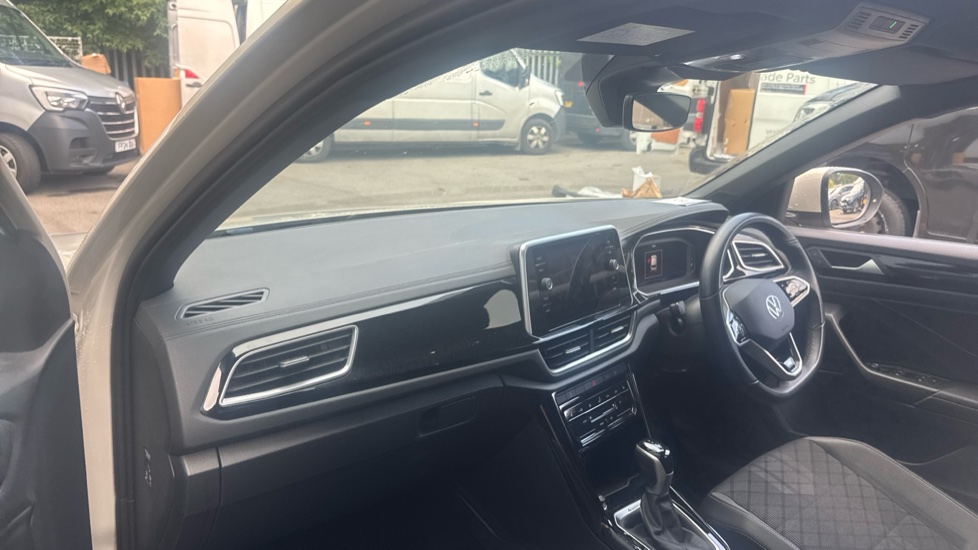 Volkswagen T-Roc 2.0 TDI 150 4MOTION R-Line 5dr DSG Diesel Hatchback - Image 9