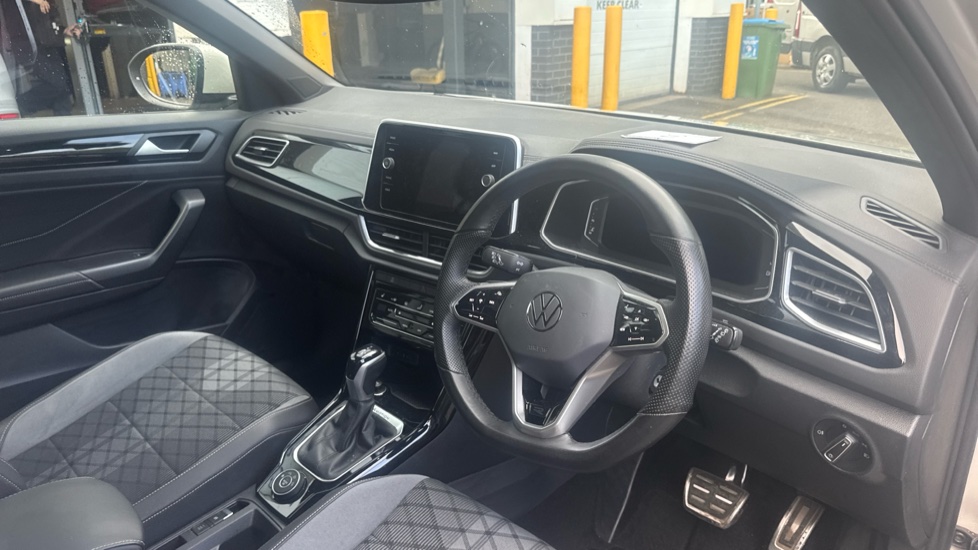 Volkswagen T-Roc 2.0 TDI 150 4MOTION R-Line 5dr DSG Diesel Hatchback - Image 11