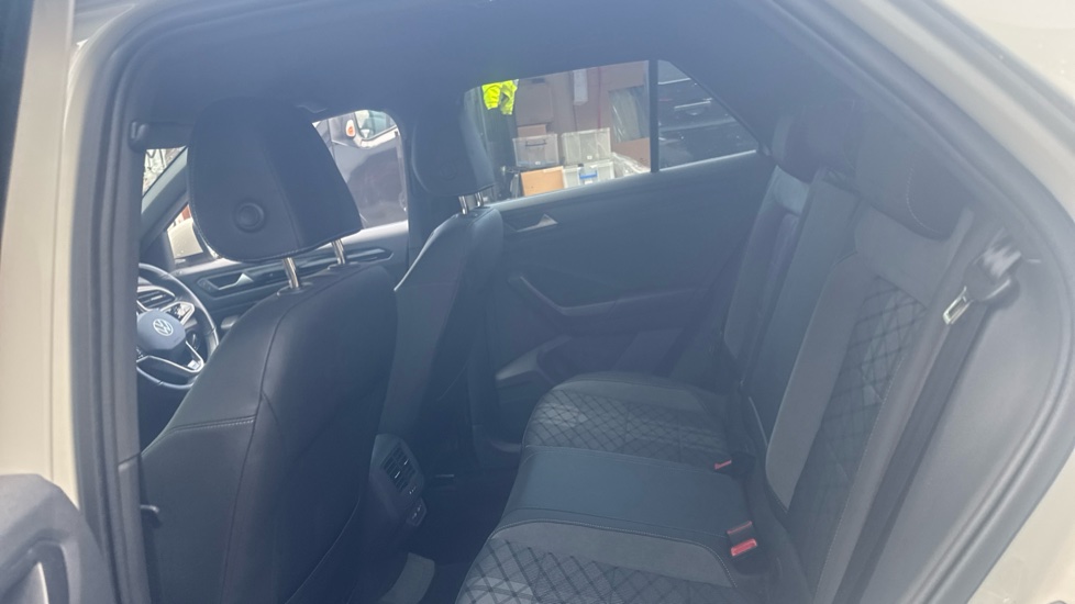 Volkswagen T-Roc 2.0 TDI 150 4MOTION R-Line 5dr DSG Diesel Hatchback - Image 16