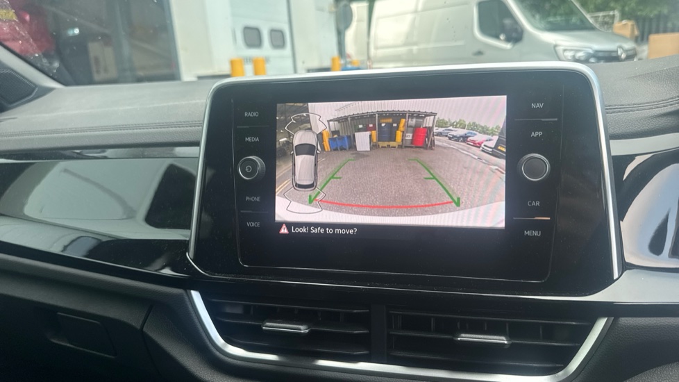 Volkswagen T-Roc 2.0 TDI 150 4MOTION R-Line 5dr DSG Diesel Hatchback - Image 31