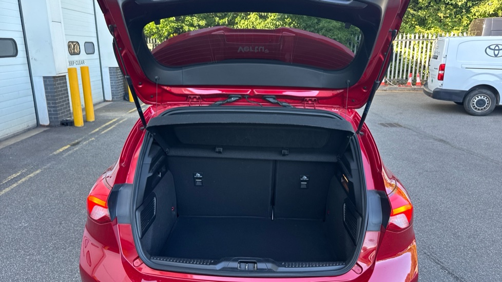 Ford Focus 1.0 EcoBoost Hybrid mHEV 155 ST-Line X Edition 5dr Petrol Hatchback - Image 4