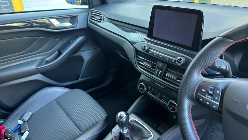 Ford Focus 1.0 EcoBoost Hybrid mHEV 155 ST-Line X Edition 5dr Petrol Hatchback - Image 14