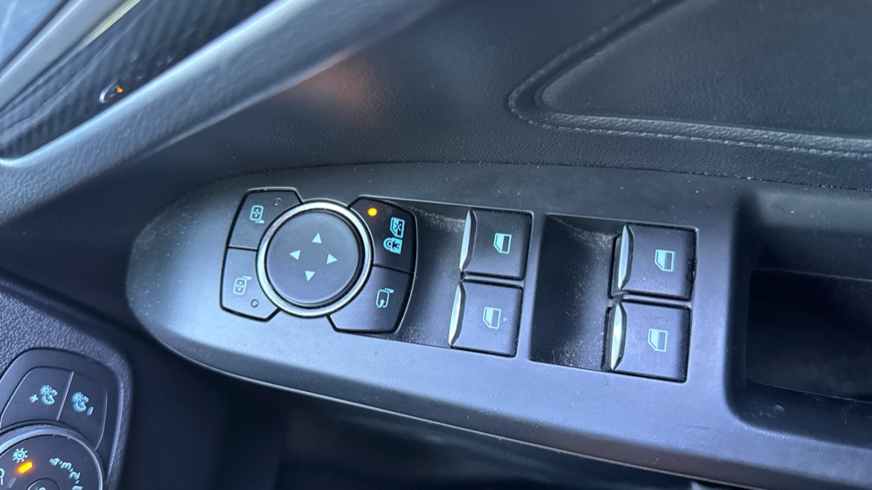 Ford Focus 1.0 EcoBoost Hybrid mHEV 155 ST-Line X Edition 5dr Petrol Hatchback - Image 23