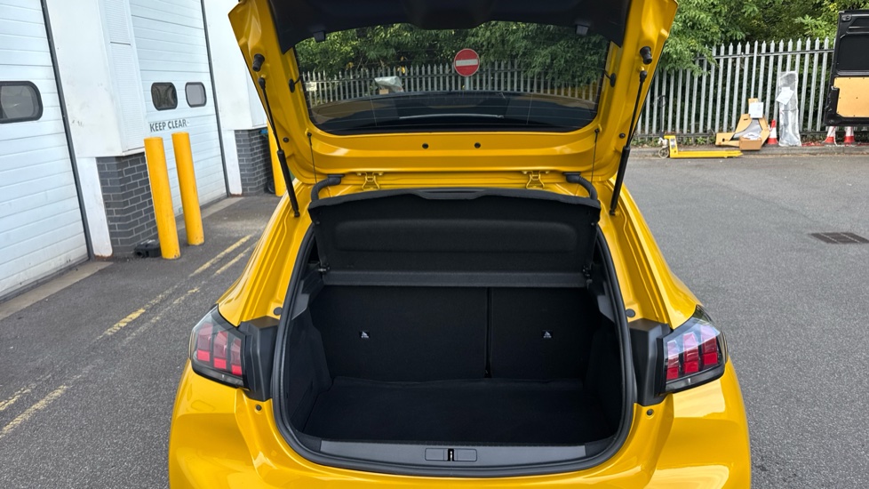 Peugeot 208 1.2 PureTech Active Premium 5dr Petrol Hatchback - Image 4