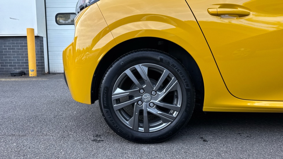 Peugeot 208 1.2 PureTech Active Premium 5dr Petrol Hatchback - Image 7