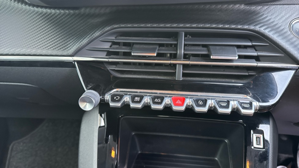 Peugeot 208 1.2 PureTech Active Premium 5dr Petrol Hatchback - Image 23