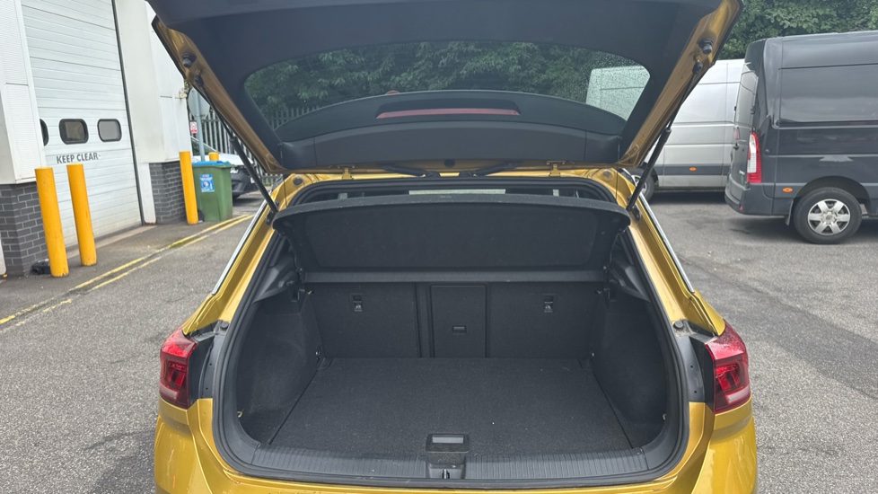 Volkswagen T-Roc 1.5 TSI EVO R-Line 5dr Petrol Hatchback - Image 4