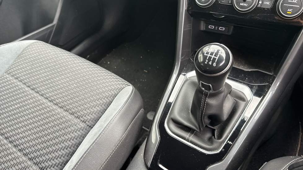 Volkswagen T-Roc 1.5 TSI EVO R-Line 5dr Petrol Hatchback - Image 13
