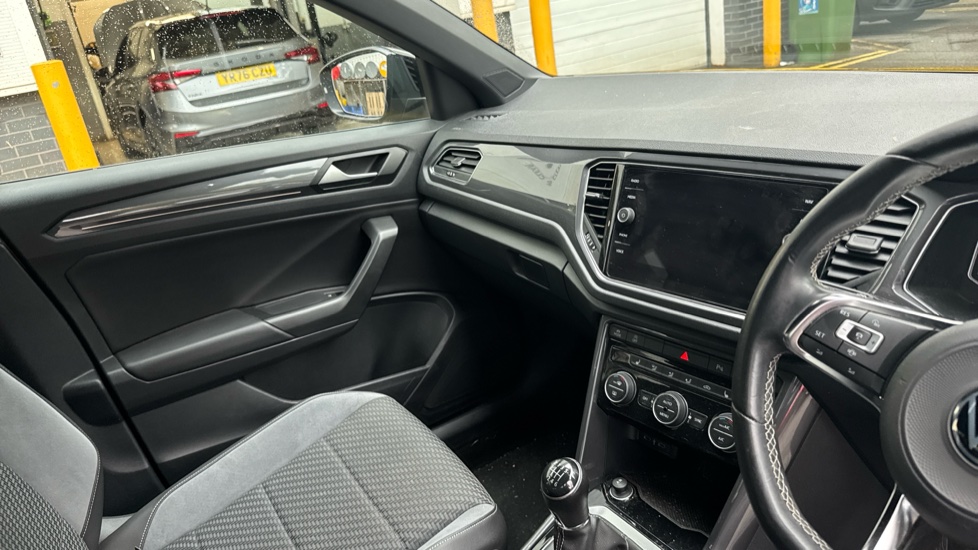 Volkswagen T-Roc 1.5 TSI EVO R-Line 5dr Petrol Hatchback - Image 14