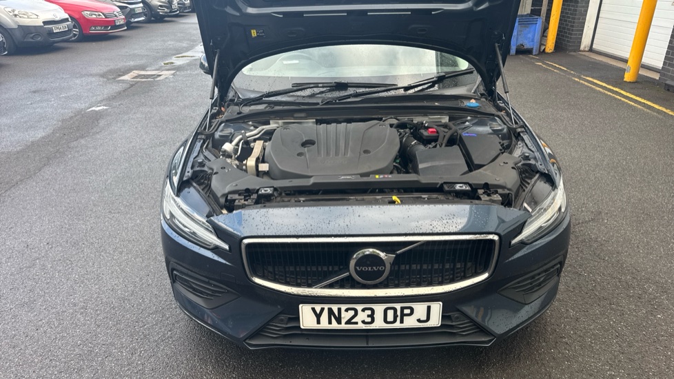Volvo V60 2.0 B3P Core 5dr Auto [7 speed] Petrol Estate - Image 8