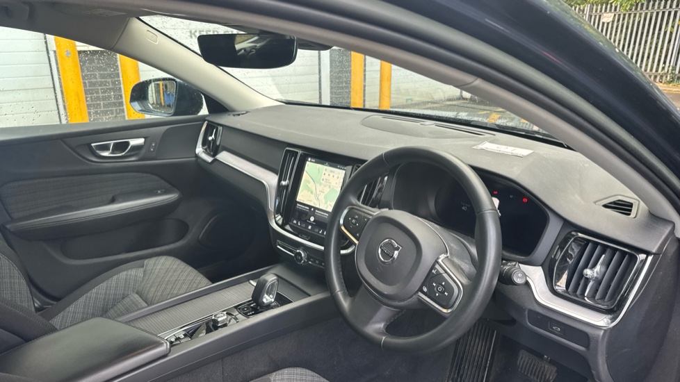 Volvo V60 2.0 B3P Core 5dr Auto [7 speed] Petrol Estate - Image 11
