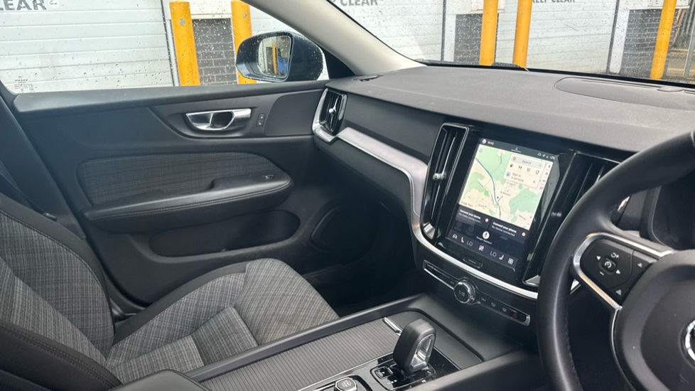 Volvo V60 2.0 B3P Core 5dr Auto [7 speed] Petrol Estate - Image 14