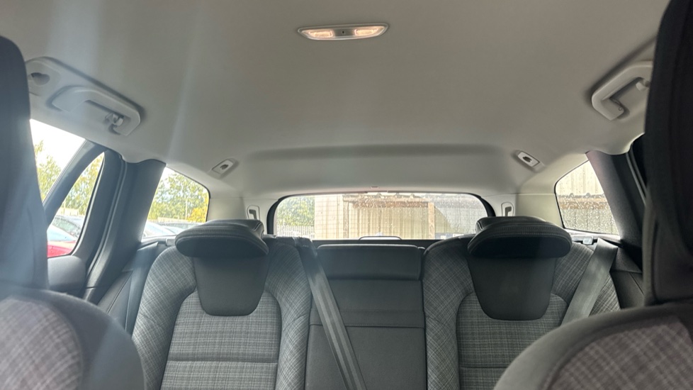 Volvo V60 2.0 B3P Core 5dr Auto [7 speed] Petrol Estate - Image 15