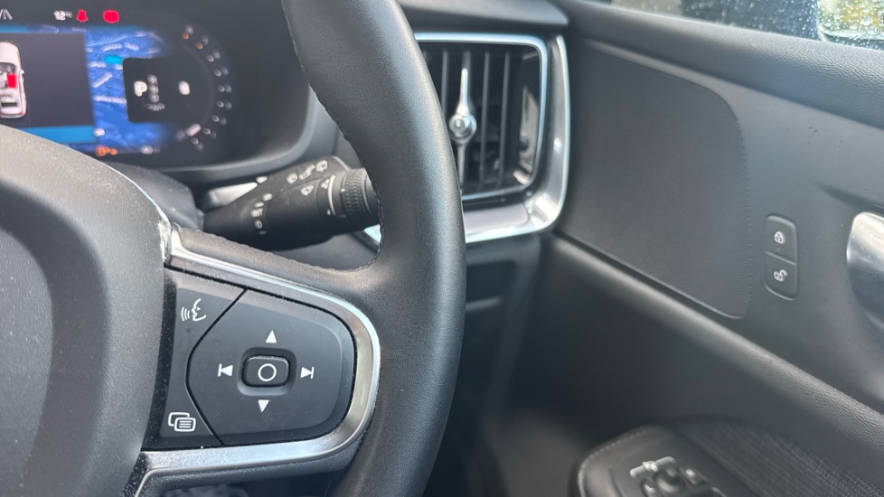 Volvo V60 2.0 B3P Core 5dr Auto [7 speed] Petrol Estate - Image 22
