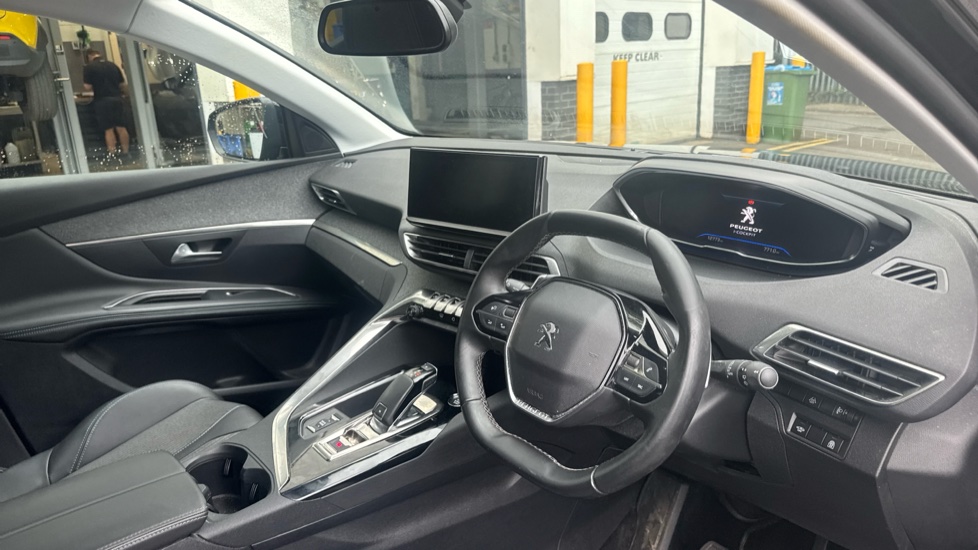 Peugeot 3008 1.5 BlueHDi Allure Premium 5dr EAT8 Diesel Estate - Image 11