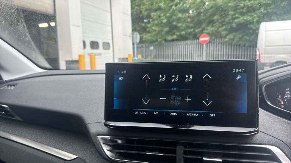 Peugeot 3008 1.5 BlueHDi Allure Premium 5dr EAT8 Diesel Estate - Image 12