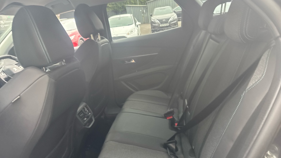 Peugeot 3008 1.5 BlueHDi Allure Premium 5dr EAT8 Diesel Estate - Image 16