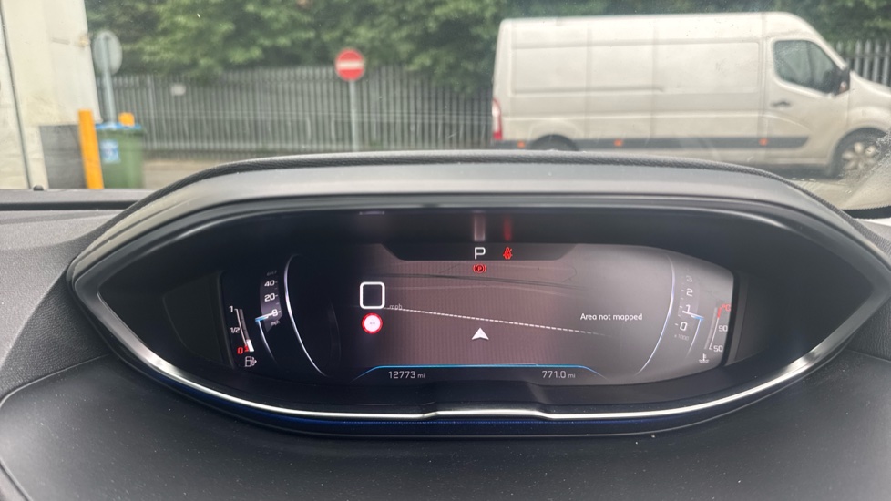 Peugeot 3008 1.5 BlueHDi Allure Premium 5dr EAT8 Diesel Estate - Image 18