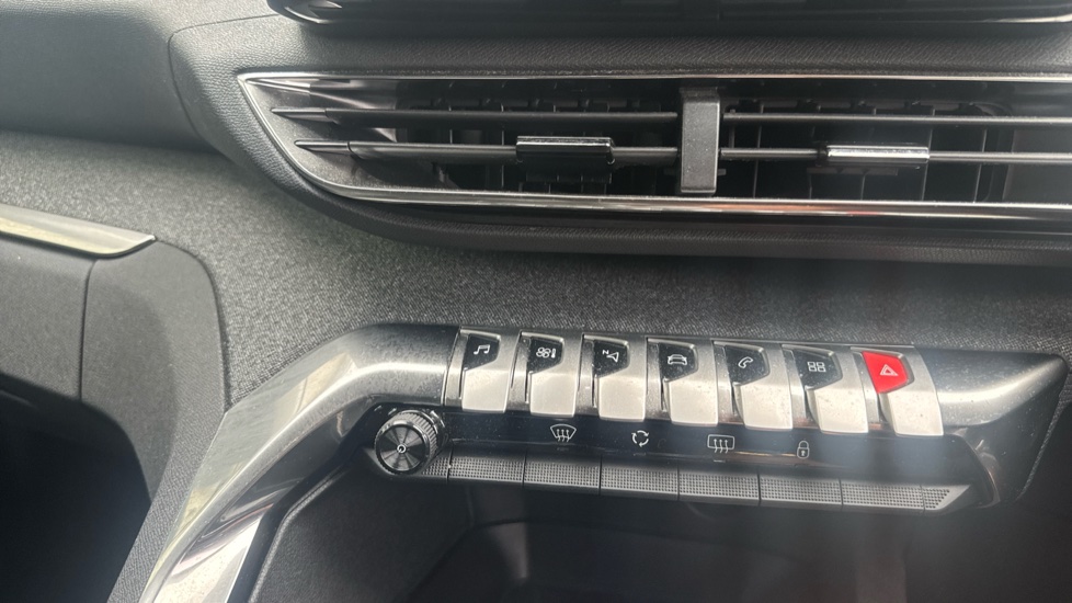 Peugeot 3008 1.5 BlueHDi Allure Premium 5dr EAT8 Diesel Estate - Image 23