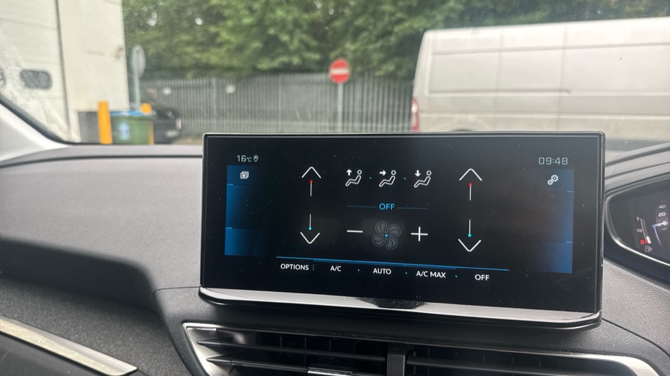 Peugeot 3008 1.5 BlueHDi Allure Premium 5dr EAT8 Diesel Estate - Image 25