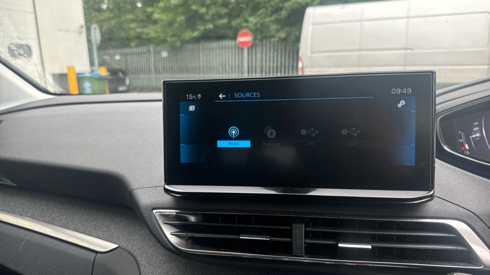 Peugeot 3008 1.5 BlueHDi Allure Premium 5dr EAT8 Diesel Estate - Image 27