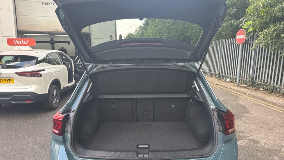 Volkswagen T-Roc 1.5 TSI Style 5dr DSG Petrol Hatchback - Image 4