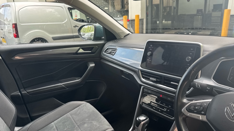 Volkswagen T-Roc 1.5 TSI Style 5dr DSG Petrol Hatchback - Image 14
