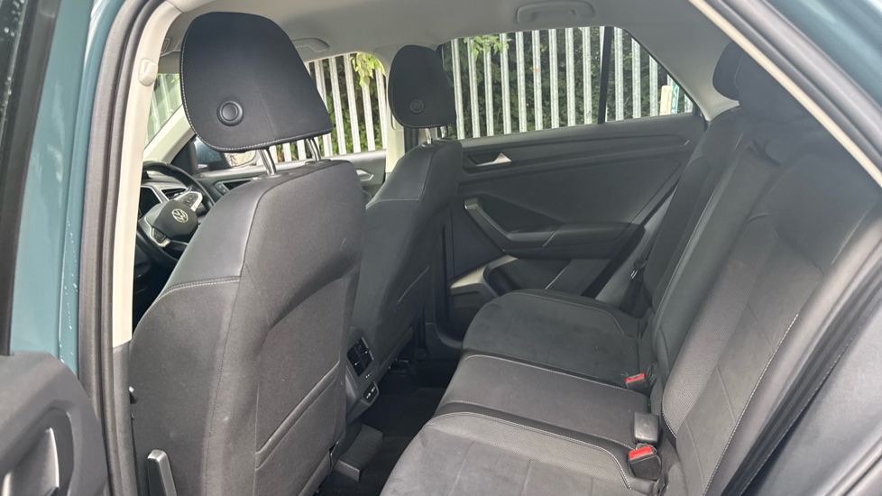 Volkswagen T-Roc 1.5 TSI Style 5dr DSG Petrol Hatchback - Image 16