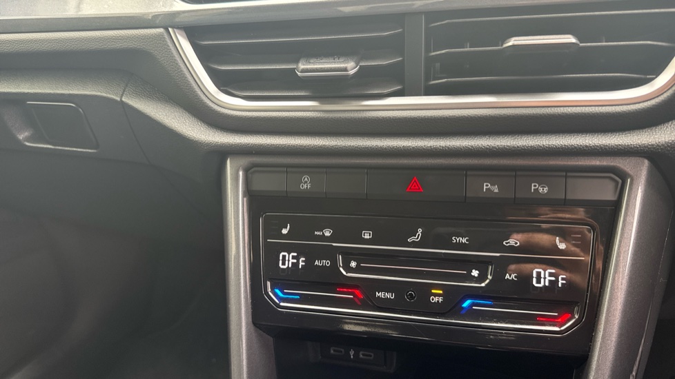 Volkswagen T-Roc 1.5 TSI Style 5dr DSG Petrol Hatchback - Image 23