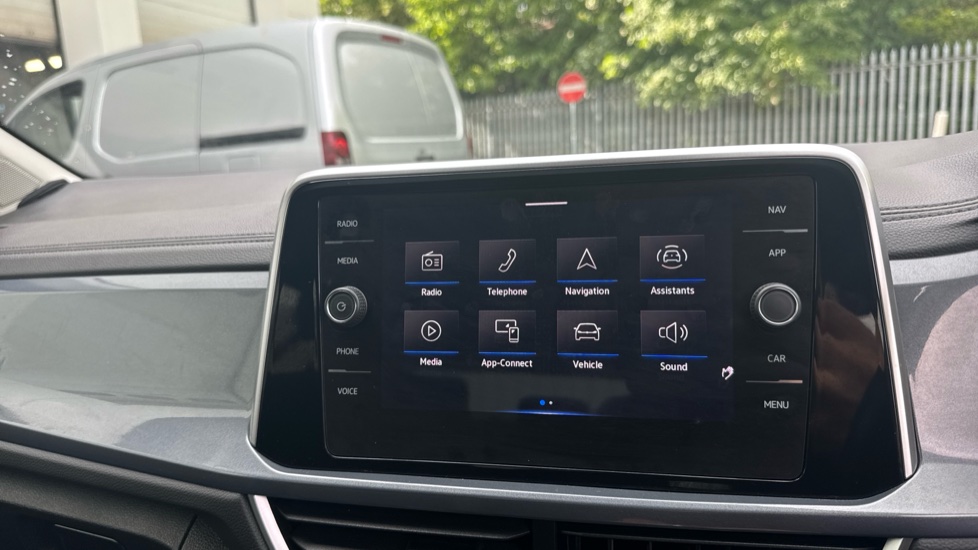 Volkswagen T-Roc 1.5 TSI Style 5dr DSG Petrol Hatchback - Image 24