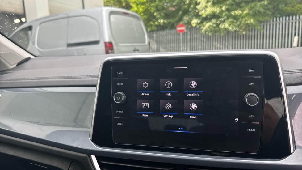 Volkswagen T-Roc 1.5 TSI Style 5dr DSG Petrol Hatchback - Image 25